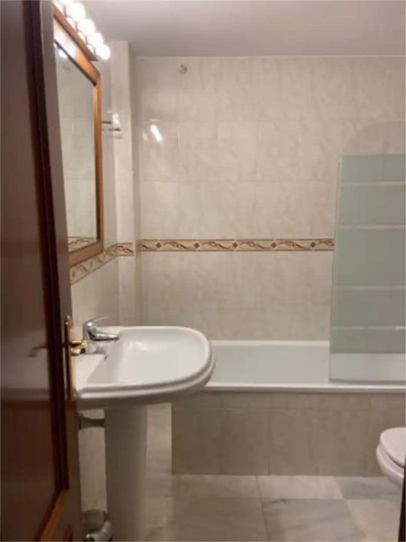 Flat for rent in Huerta de la Reina - Trassierra Bathroom of Flat for rent in Córdoba with Heating and Furnished
