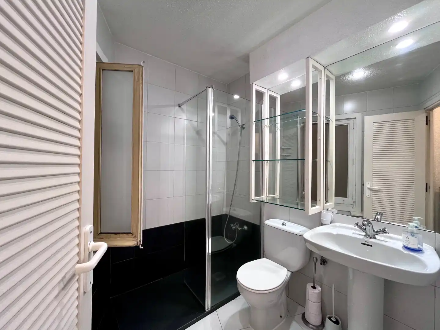 Wohnung zur Miete in Calle de Mallorca, 2, Embajadores - Lavapiés Badezimmer von Wohnung zur Miete in Madrid mit Heizung, Möbliert und Balkon