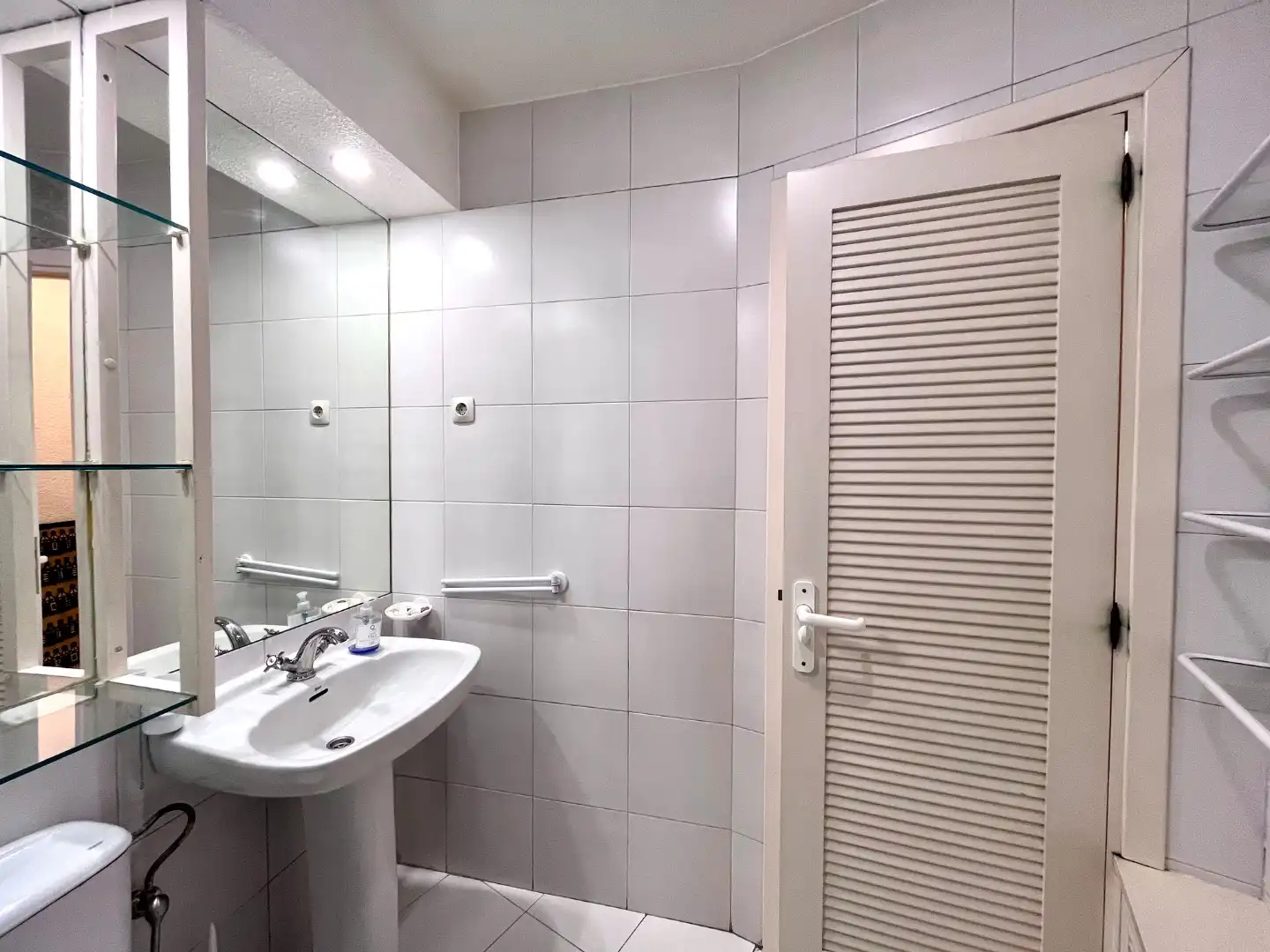 Wohnung zur Miete in Calle de Mallorca, 2, Embajadores - Lavapiés Badezimmer von Wohnung zur Miete in Madrid mit Heizung, Möbliert und Balkon