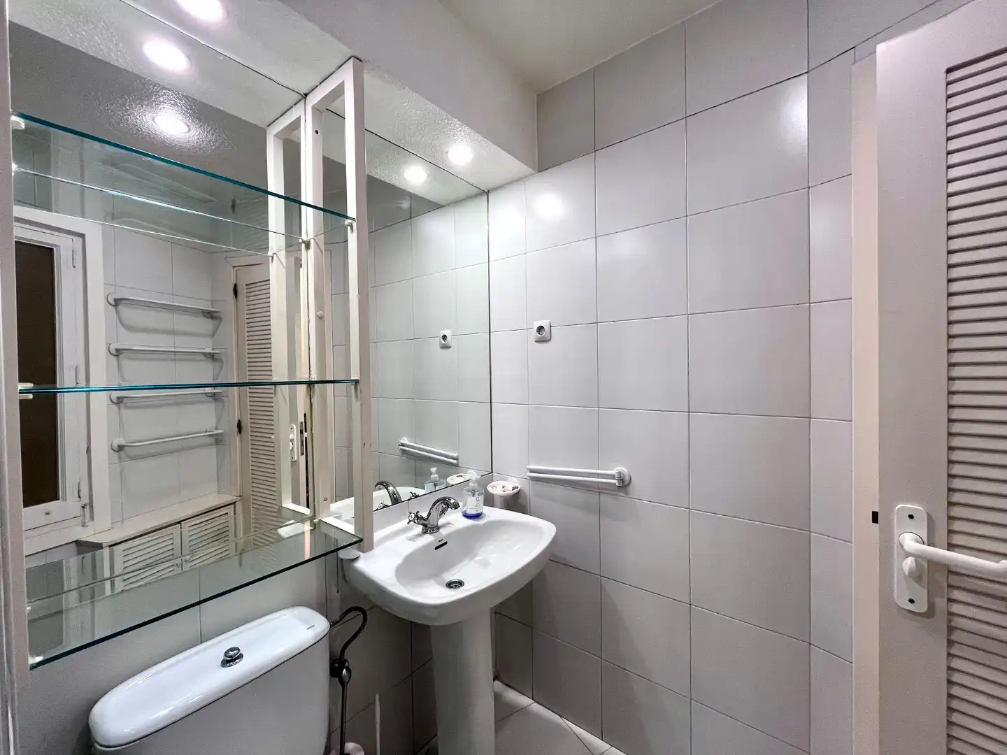 Wohnung zur Miete in Calle de Mallorca, 2, Embajadores - Lavapiés Badezimmer von Wohnung zur Miete in Madrid mit Heizung, Möbliert und Balkon