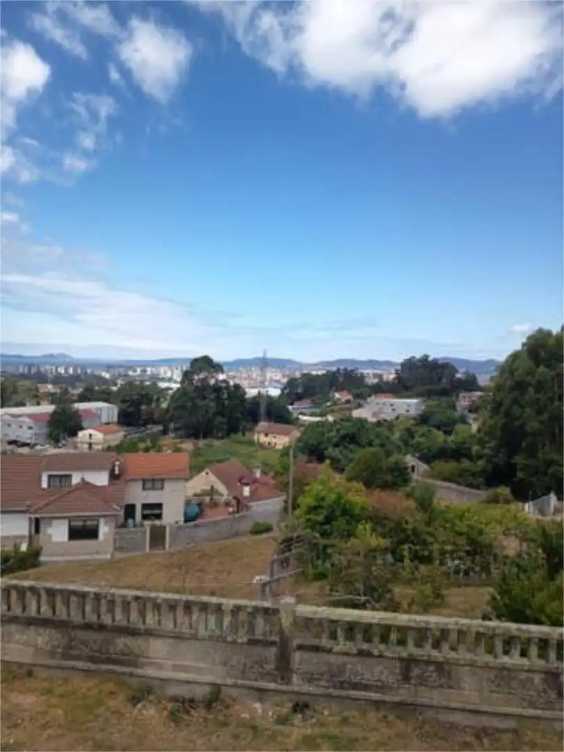 Vista exterior de Casa adosada en venda en Vigo 