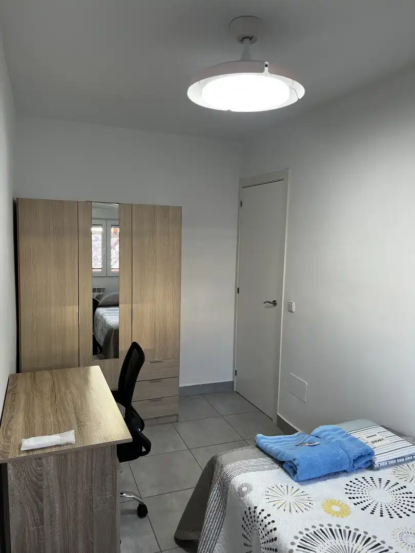 Habitació a Calle de Casalarreina, 41, Ambroz Habitació a Calle de Casalarreina, 41, Ambroz