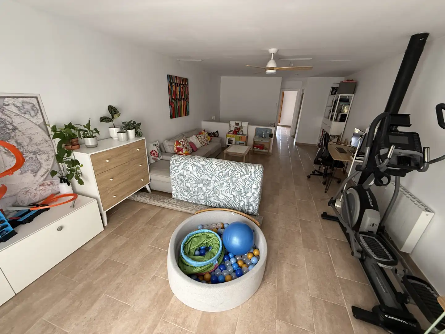 Casa o xalet en venda a Carrer de Falguera, 49, Centre - Can Nadal Sala d'estar de Casa o xalet en venda en Sant Feliu de Llobregat amb Aire condicionat, Calefacció i Parquet