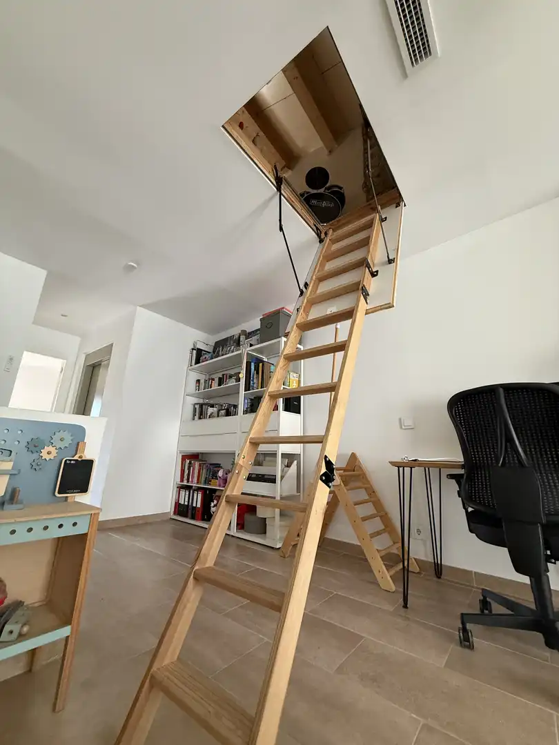 Casa o xalet en venda a Carrer de Falguera, 49, Centre - Can Nadal Dormitori de Casa o xalet en venda en Sant Feliu de Llobregat amb Aire condicionat, Calefacció i Parquet