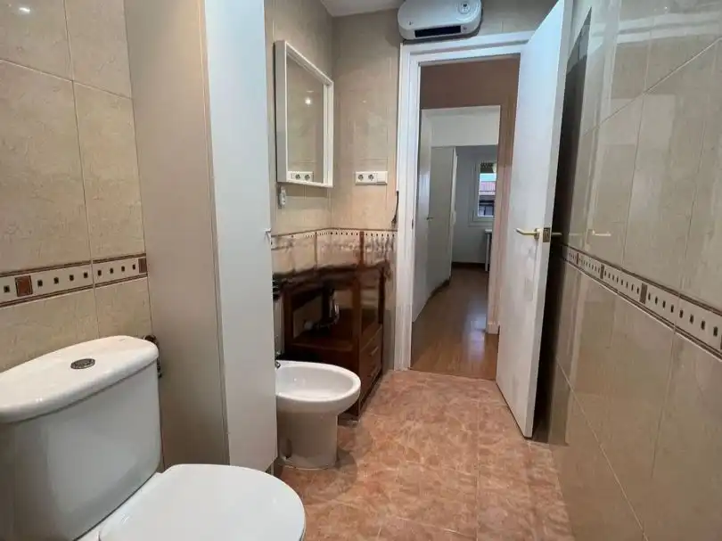 Apartamento de alquiler en Plaza Iglesia, 5, Fuentes de Ebro Baño de Apartamento de alquiler en Fuentes de Ebro con Aire acondicionado, Parquet y Amueblado