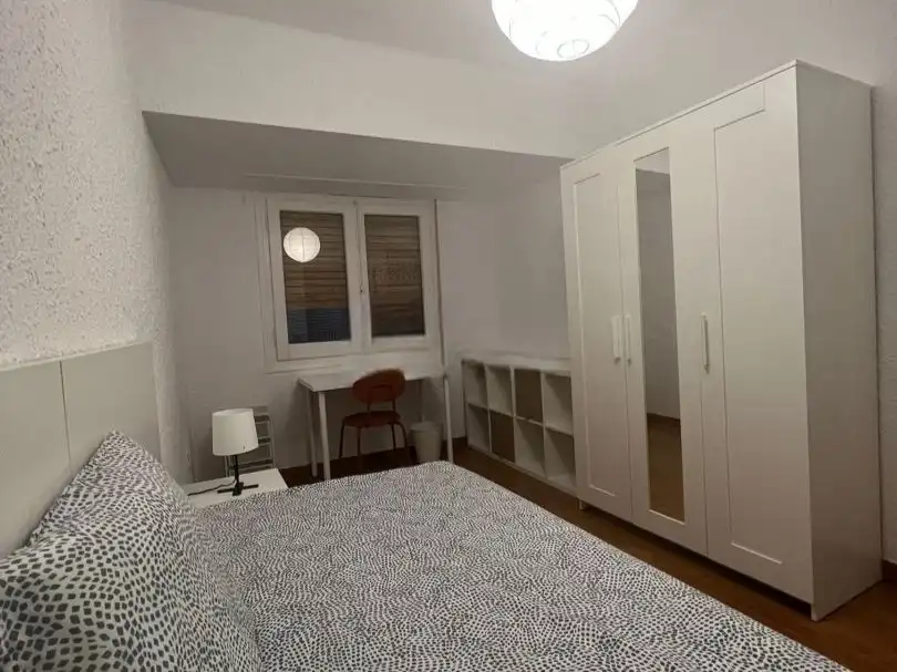 Apartamento de alquiler en Plaza Iglesia, 5, Fuentes de Ebro Habitación de Apartamento de alquiler en Fuentes de Ebro con Aire acondicionado, Parquet y Amueblado