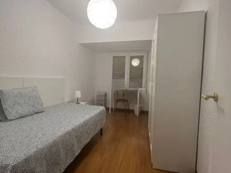 Apartamento de alquiler en Plaza Iglesia, 5, Fuentes de Ebro Habitación de Apartamento de alquiler en Fuentes de Ebro con Aire acondicionado, Parquet y Amueblado