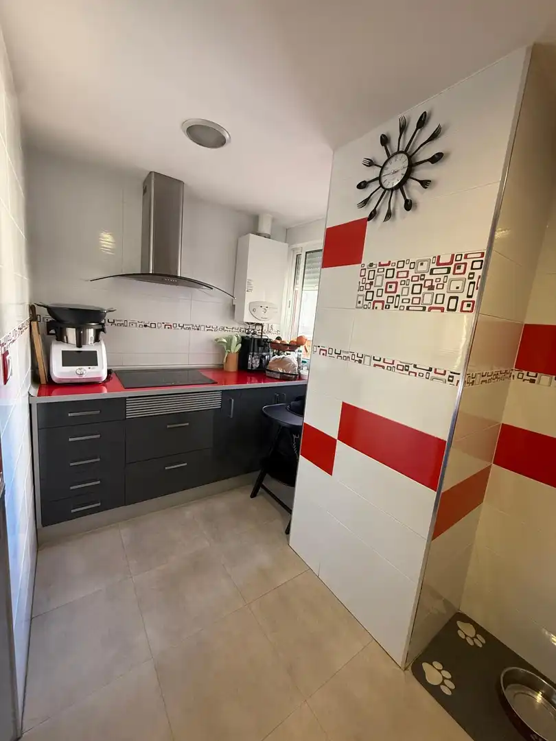 Flat for sale in Calle de Méjico, 17, Valleaguado - La Cañada Kitchen of Flat for sale in Coslada with Air Conditioner, Parquet flooring and Terrace