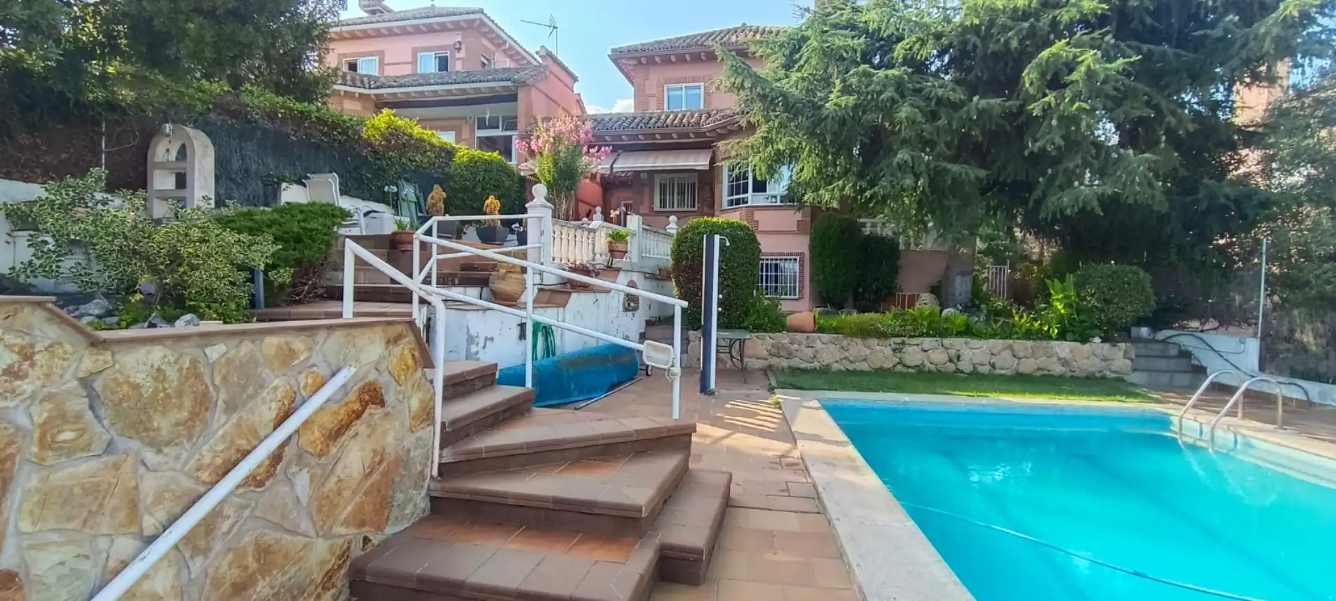 Casa o chalet en venta en Calle de los Enebros, 13, Manzanares El Real Piscina de Casa o chalet en venta en Manzanares El Real con Aire acondicionado, Jardín privado y Terraza