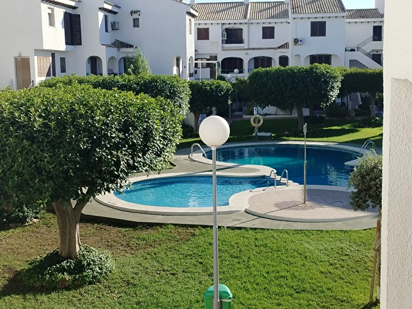 Wohnungen zur Miete in Plaza Antonio Vicea, 3, Playa Flamenca Schwimmbecken von Wohnungen zur Miete in Orihuela mit Klimaanlage, Privatgarten und Terrasse
