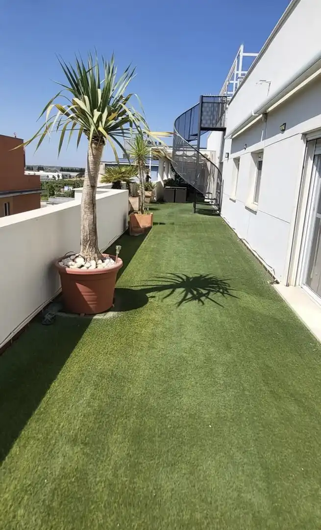 Àtic de lloguer a Calle Averroes, 9, Zona Universitaria Terrassa de Àtic de lloguer en Bormujos amb Aire condicionat, Jardí privat i Terrassa