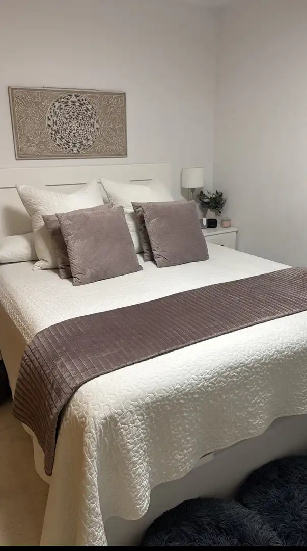 Àtic de lloguer a Calle Averroes, 9, Zona Universitaria Dormitori de Àtic de lloguer en Bormujos amb Aire condicionat, Jardí privat i Terrassa