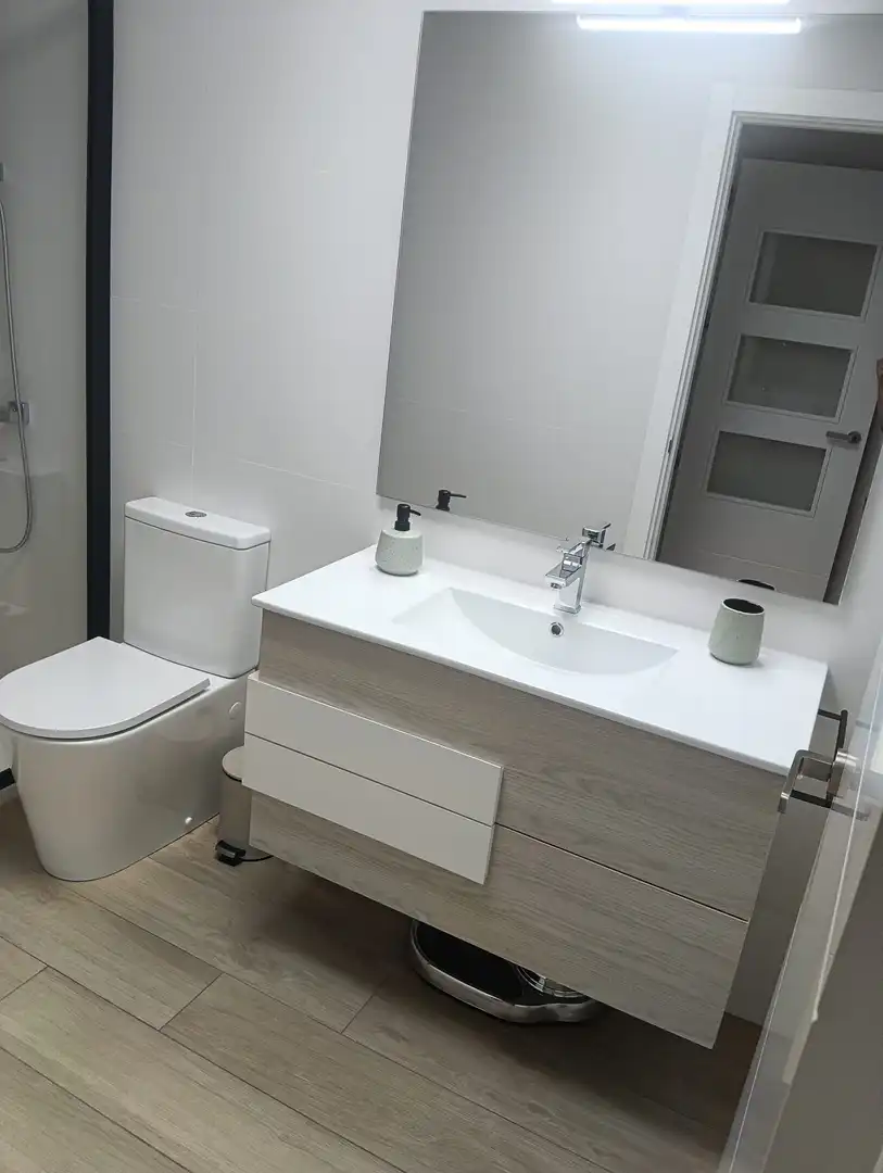 Flat for sale in Avenida Constitución, 15, Oeste Bathroom of Flat for sale in Mérida with Air Conditioner, Parquet flooring and Terrace