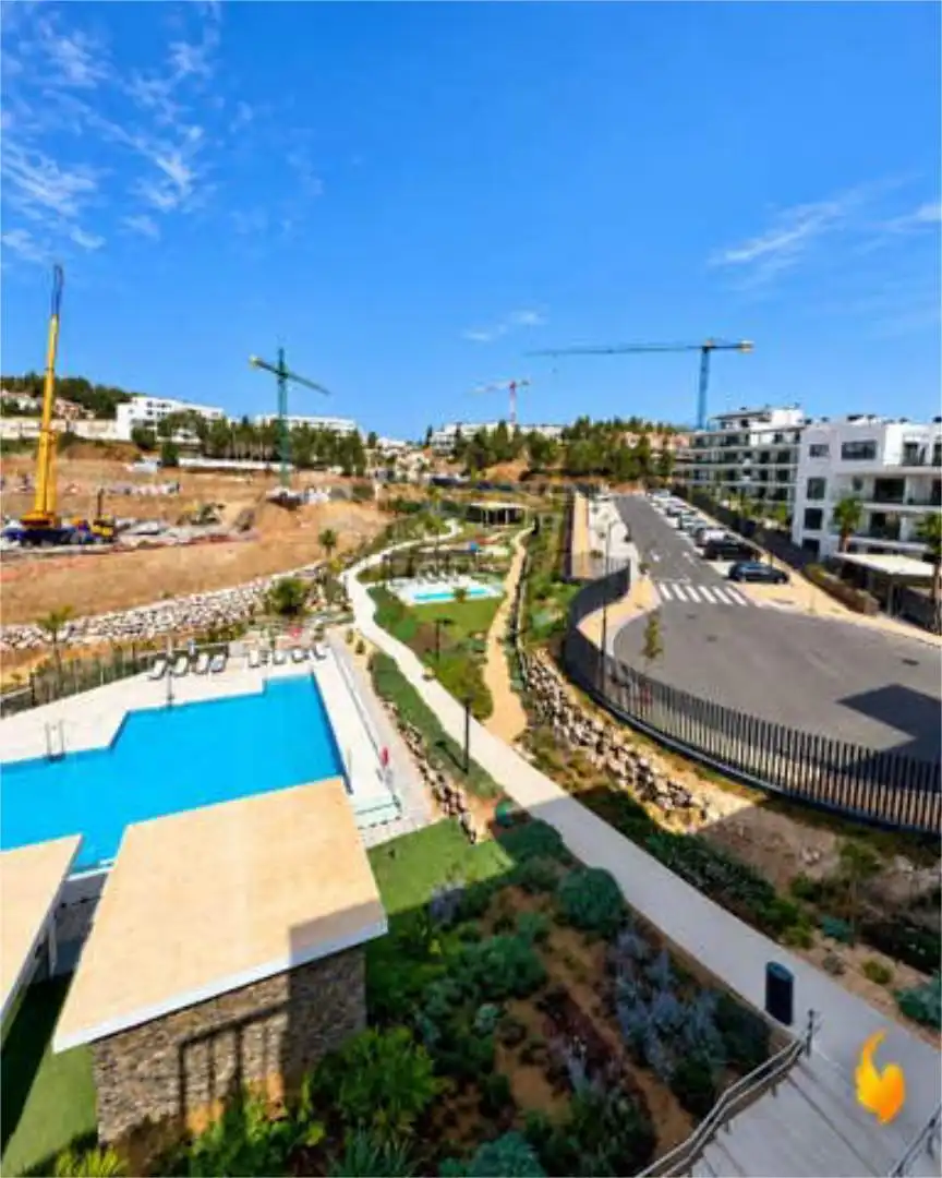 Wohnungen zur Miete in Los Nadales - Tio Charles Außenansicht von Wohnungen zur Miete in Benalmádena mit Terrasse und Schwimmbad