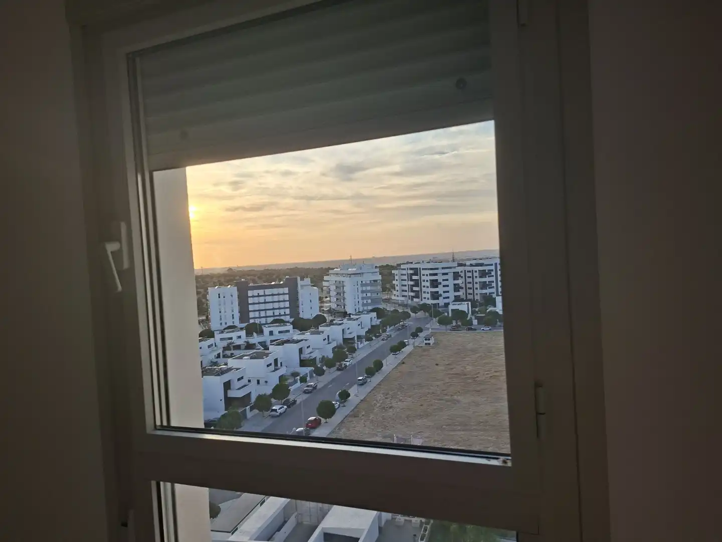 Habitació a Calle Juan Varela Gómez, 2, Entrenúcleos Vista exterior de Pis per a compartir en Dos Hermanas amb Aire condicionat, Terrassa i Traster