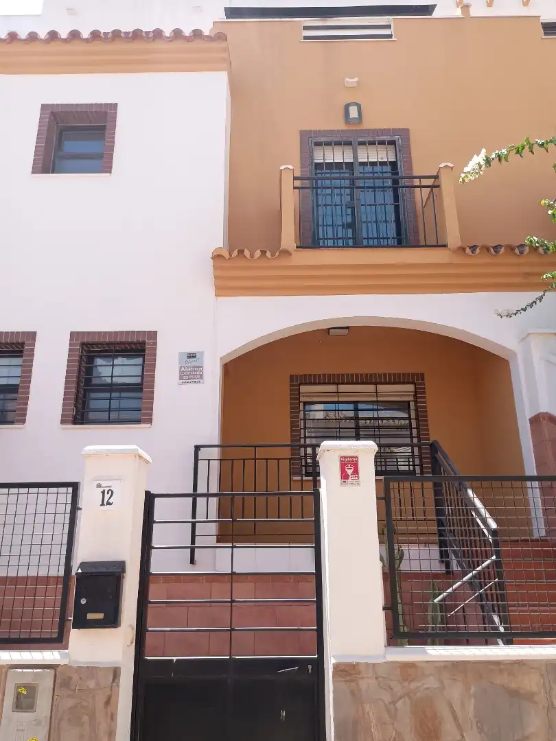 Casa adosada en venda a Calle Alfonso de la Torre Marín, 12, Churriana - El Pizarrillo - La Noria-Guadalsol Vista exterior de Casa adosada en venda en Málaga Capital amb Aire condicionat, Terrassa i Balcó