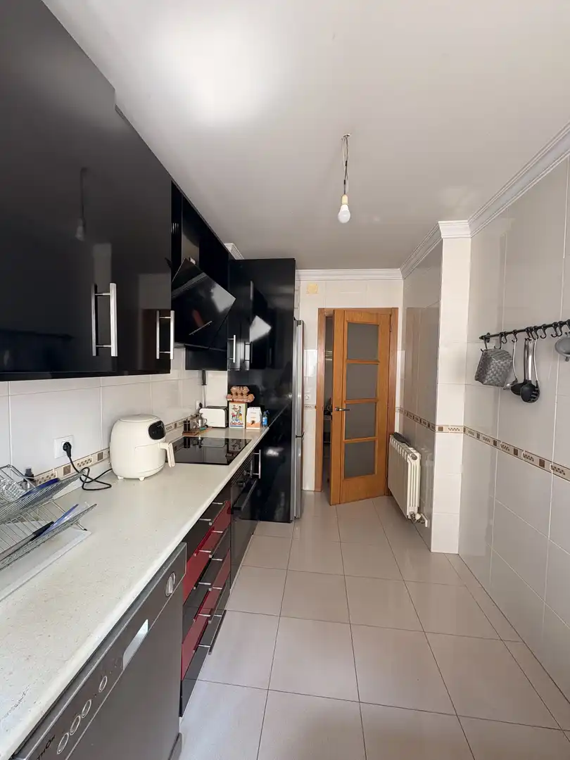 Room in Lugo, Lugo Kitchen of Flat for share in A Piriganlla - Albeiros - Garabolos