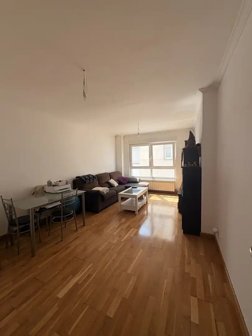 Room in Lugo, Lugo Living room of Flat for share in A Piriganlla - Albeiros - Garabolos