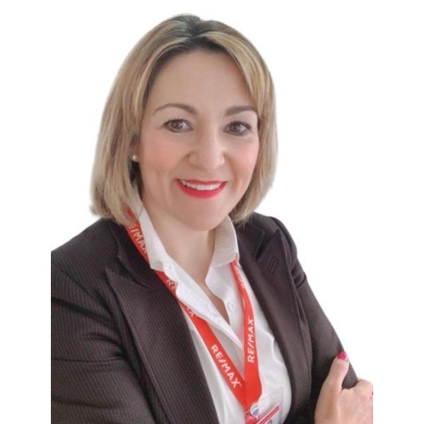 María Ángeles Martínez 