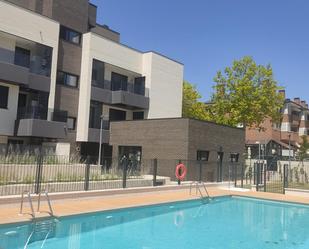 Swimming pool of Attic for sale in Las Rozas de Madrid