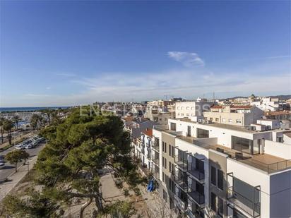 Vista exterior de Àtic en venda en Vilanova i la Geltrú