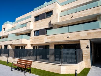 Exterior view of Planta baja for sale in Alcalá de Henares  with Terrace and Swimming Pool