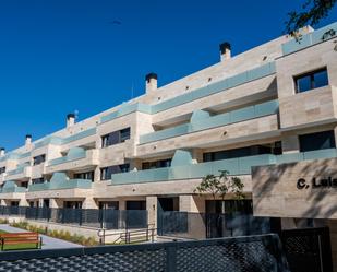 Vista exterior de Àtic en venda en Alcalá de Henares amb Terrassa i Piscina