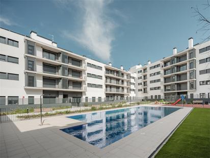 Swimming pool of Flat for sale in Girona Capital