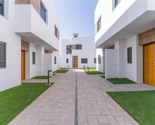 Vista exterior de Casa o xalet en venda en El Ejido amb Terrassa i Piscina