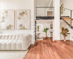 Sala d'estar de Loft en venda en  Madrid Capital amb Aire condicionat