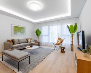 Sala d'estar de Apartament en venda en Vigo  amb Terrassa i Balcó