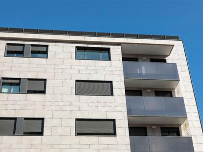 Vista exterior de Pis en venda en L'Hospitalet de Llobregat amb Aire condicionat, Terrassa i Balcó