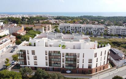 Exterior view of Duplex for sale in Vilanova i la Geltrú  with Air Conditioner, Terrace and Community parking