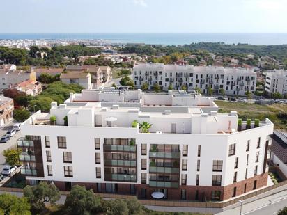 Vista exterior de Pis en venda en Vilanova i la Geltrú amb Aire condicionat, Terrassa i Aparcament comunitari